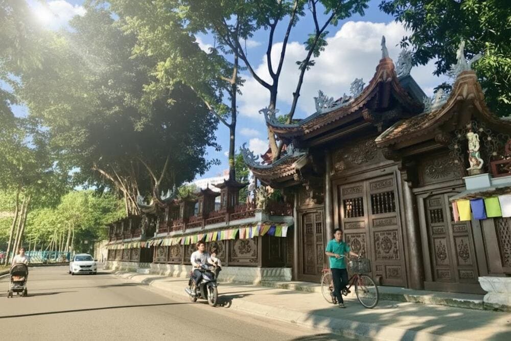 Ng&ocirc;i ch&ugrave;a ngh&igrave;n năm tuổi đất Thăng Long